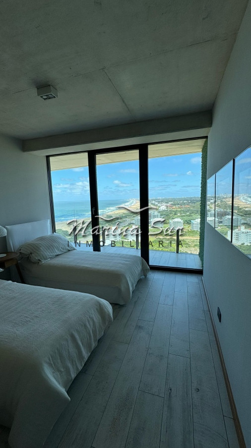 Apartamento ID.72 - Venta Apartamento Surfside 3 Dormitorios Piso Alto Sin Amoblar