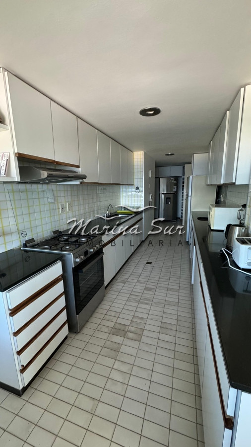 Apartamento ID.120 - Espectacular Primera Fila 3 Dormitorios más Servicio Alquiler de Verano