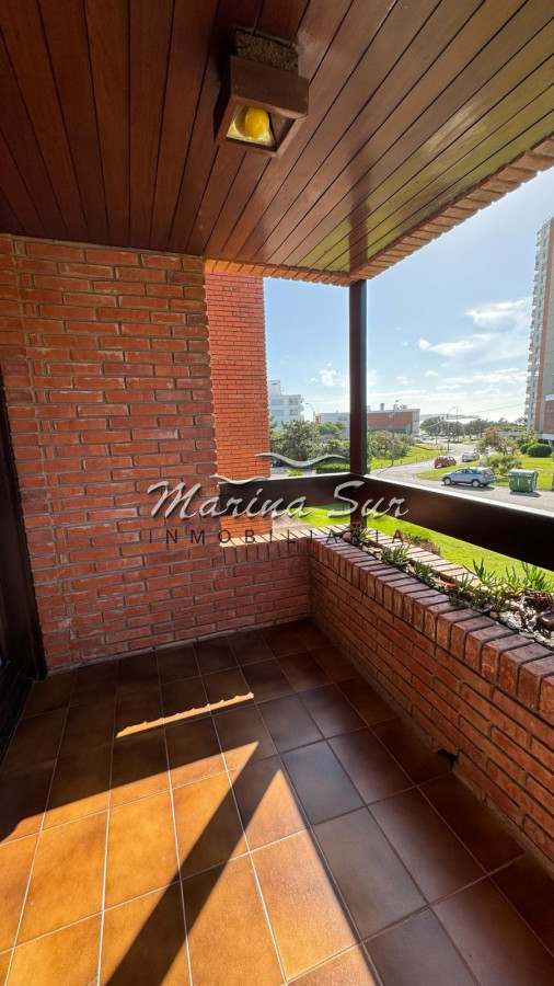 Apartamento ID.69 - Venta y Alquiler 2 dormitorios 2 baños P. 5 Playa Mansa