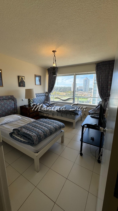 Apartamento ID.120 - Espectacular Primera Fila 3 Dormitorios más Servicio Alquiler de Verano