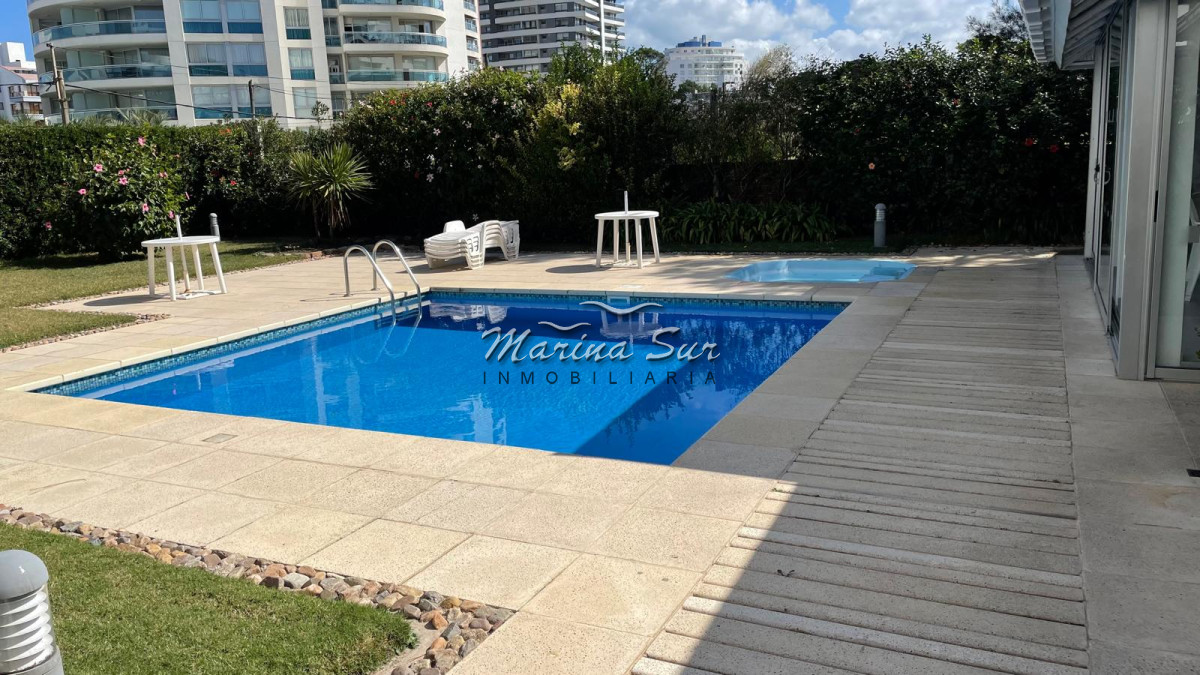 Apartamento ID.98 - Venta Departamento 3 dormitorios mas dependencia, Parada 6 Playa Brava 