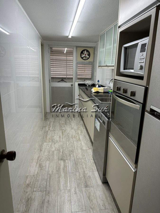 Apartamento ID.219 - Venta Primera Fila Playa Mansa 3 dormitorios más servicio completo