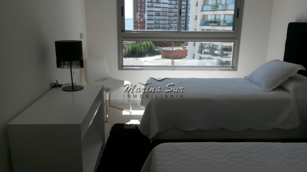 Apartamento ID.19 - Apartamento de tres dormitorios en primera fila Playa Brava, Edificio Torre Imperiale.