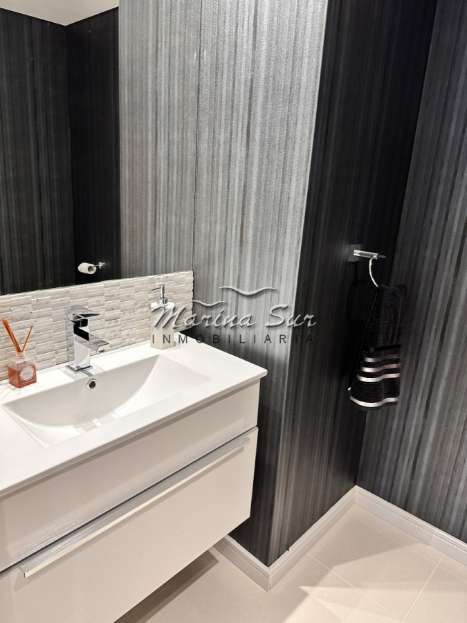 Apartamento ID.95 - Venta 2 Dormitorios en suite  mas dependencia y toilette Playa Brava 