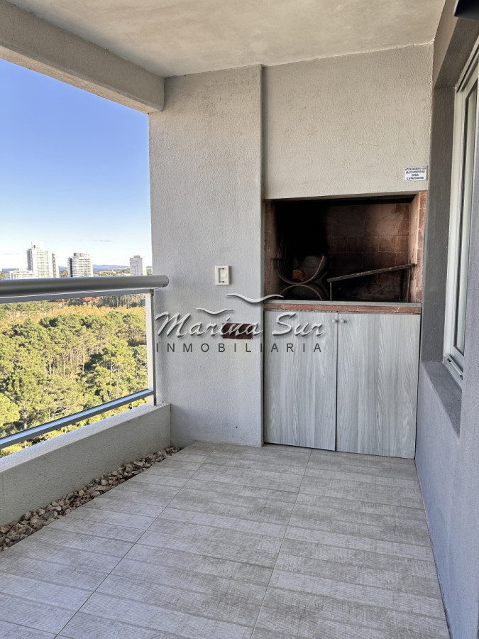 Apartamento ID.95 - Venta 2 Dormitorios en suite  mas dependencia y toilette Playa Brava 