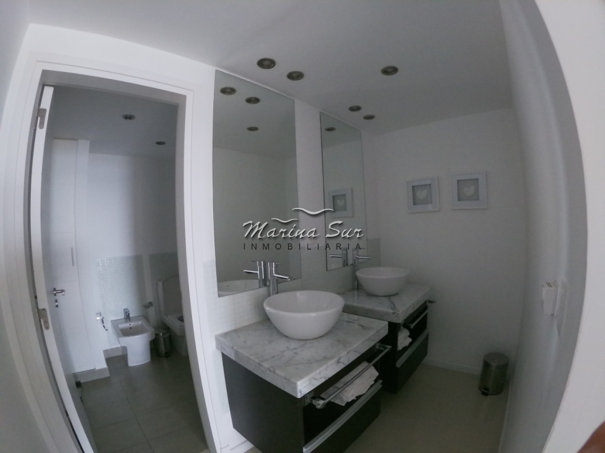 Apartamento ID.31 - Apartamento con terraza a Playa Brava a la venta, excelente ubicación y amenities. Playa Brava, Punta del Este, Uruguay.