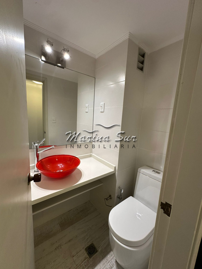 Apartamento ID.219 - Venta Primera Fila Playa Mansa 3 dormitorios más servicio completo