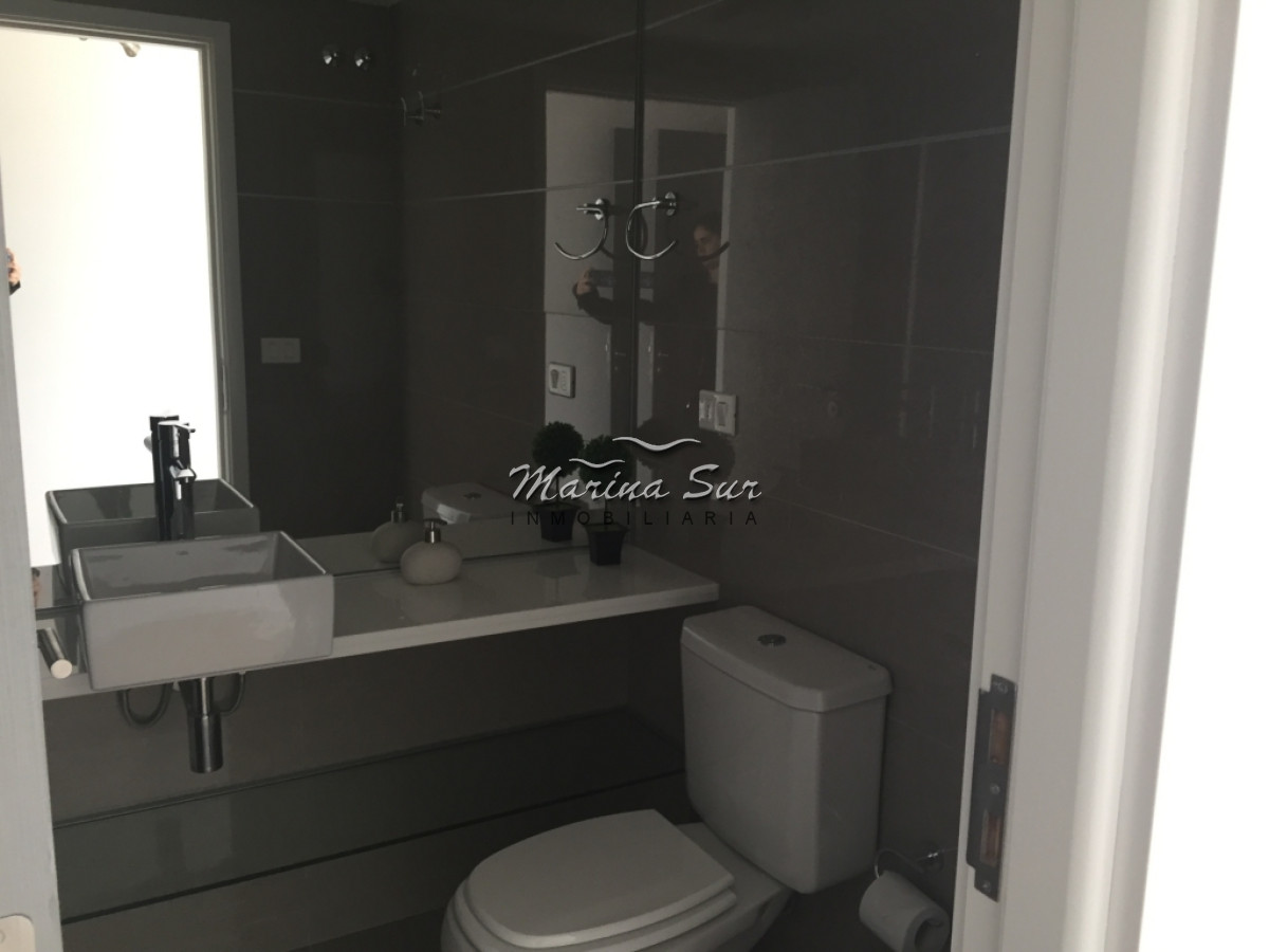 Apartamento ID.47 - Unidad disponible para la venta y alquiler temporal, Playa Mansa, Punta del Este, Uruguay.