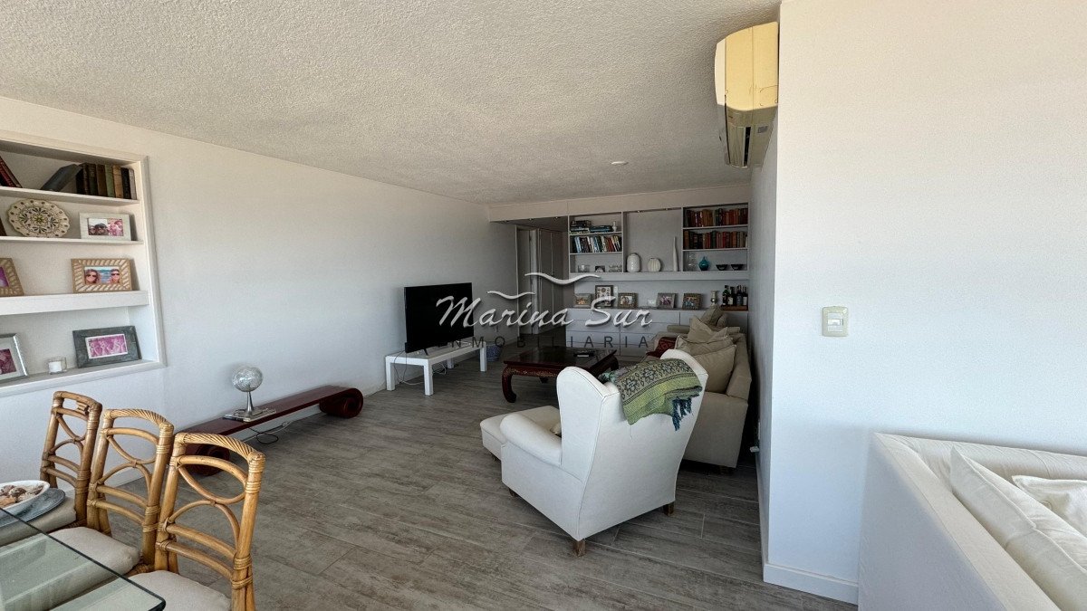 Apartamento ID.121 - Imperdible Primera Fila 3 dormitorios más servicio Alquiler de Verano