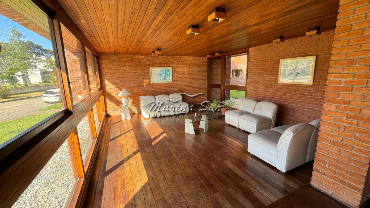 Apartamento ID.69 - Venta y Alquiler 2 dormitorios 2 baños P. 5 Playa Mansa