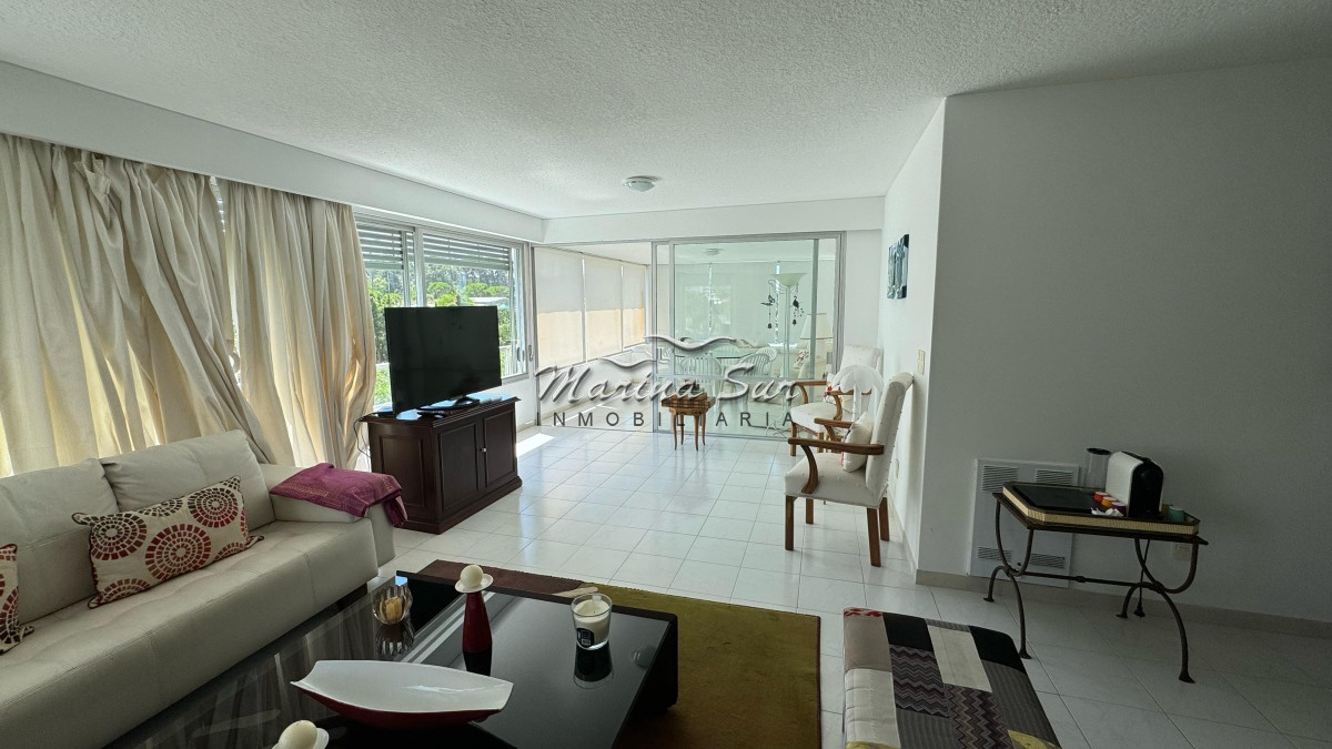 Apartamento ID.79 - Venta 3 dormitorios Playa Brava Tiburón 1