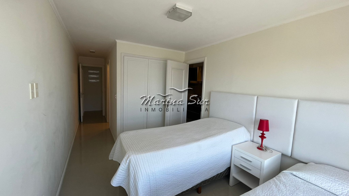 Apartamento ID.18 - Alquilo por temporada apartamento de tres dormitorios con todos los servicios del edificio Imperiale III.