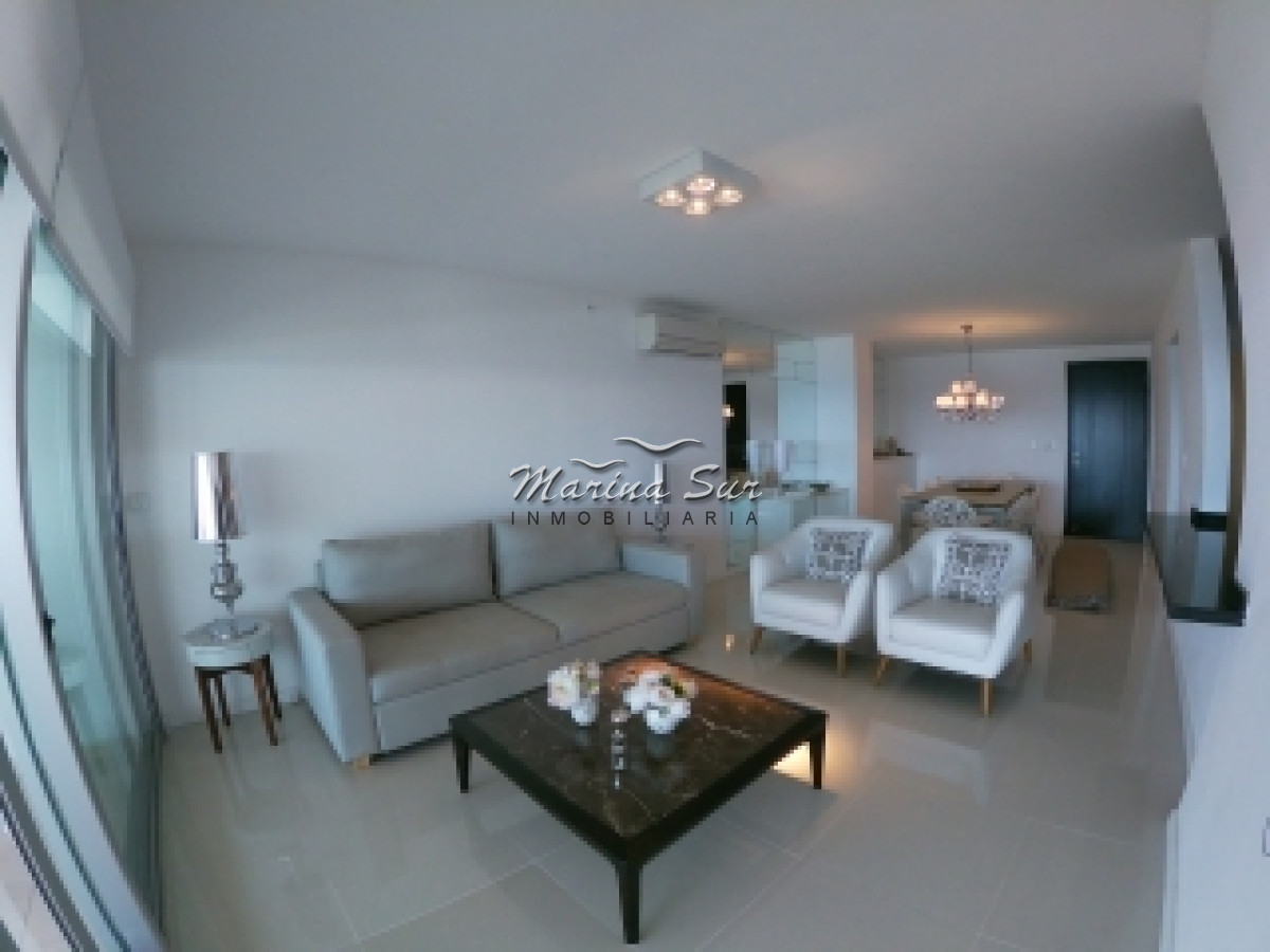Apartamento ID.32 - Vendo Apartamento tres dormitorios y cuatro baños, amplia terraza con vista a la Playa Brava, inmejorables amenities y ubicación.