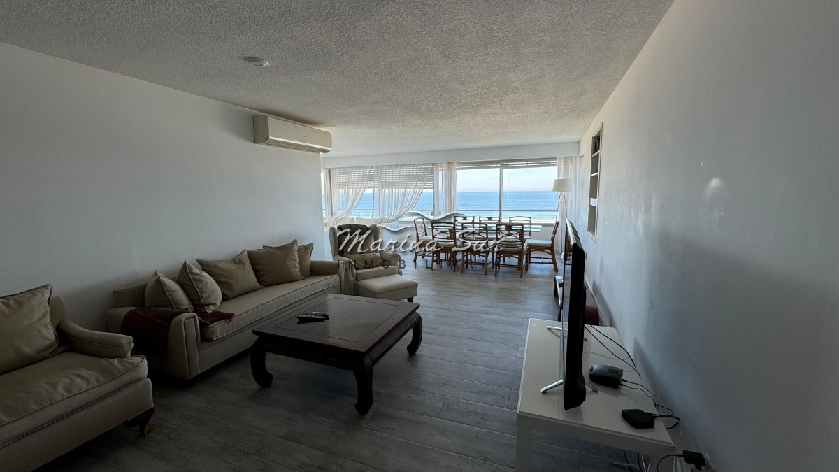 Apartamento ID.121 - Imperdible Primera Fila 3 dormitorios más servicio Alquiler de Verano