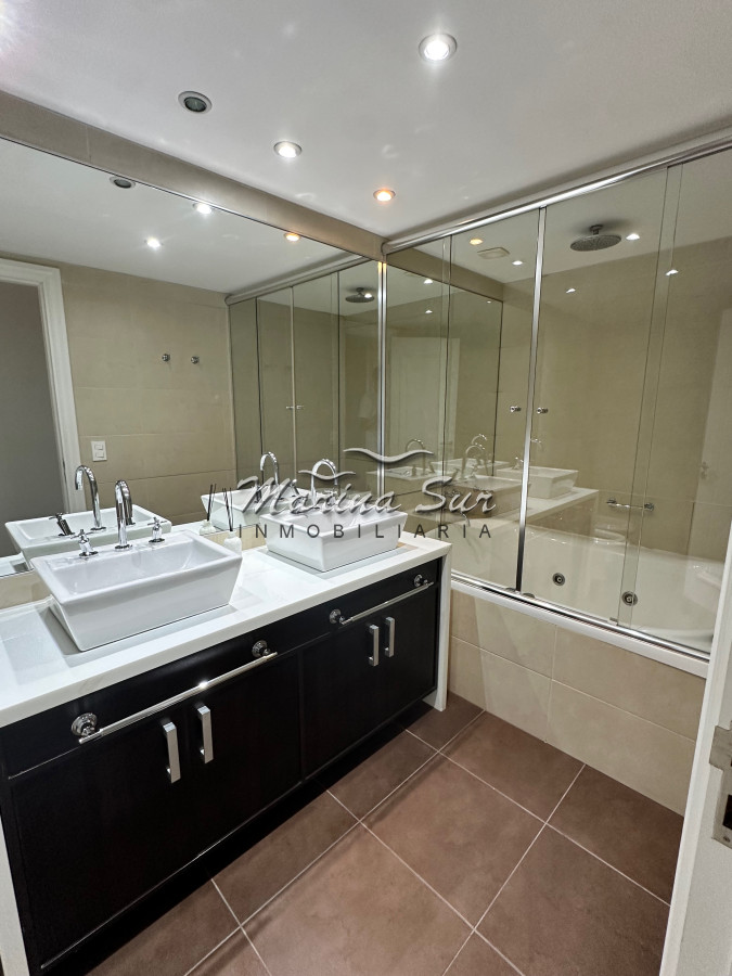 Apartamento ID.19 - Apartamento de tres dormitorios en primera fila Playa Brava, Edificio Torre Imperiale.