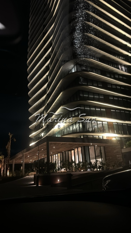 Apartamento ID.72 - Venta Apartamento Surfside 3 Dormitorios Piso Alto Sin Amoblar