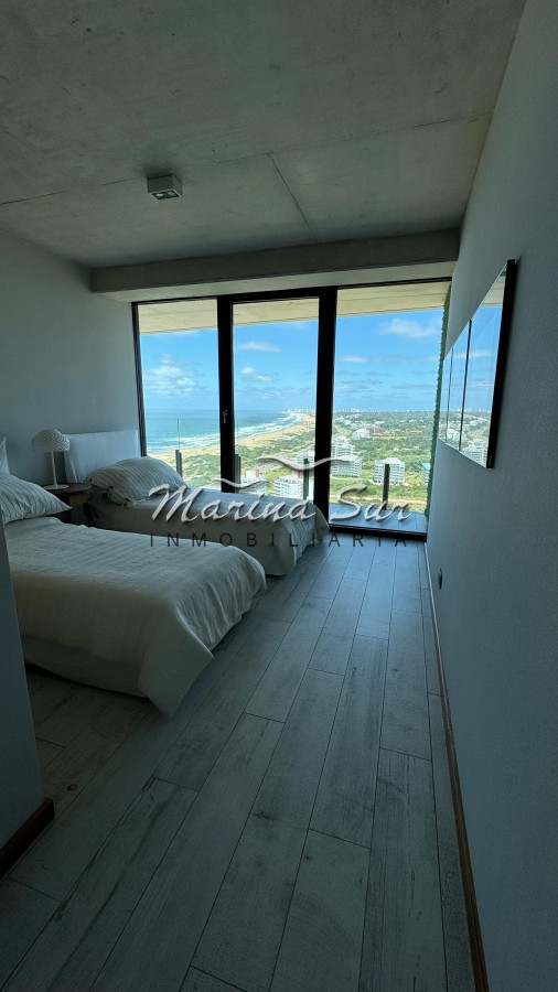 Apartamento ID.72 - Venta Apartamento Surfside 3 Dormitorios Piso Alto Sin Amoblar