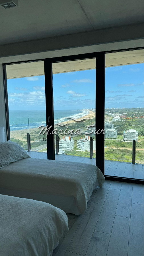Apartamento ID.72 - Venta Apartamento Surfside 3 Dormitorios Piso Alto Sin Amoblar