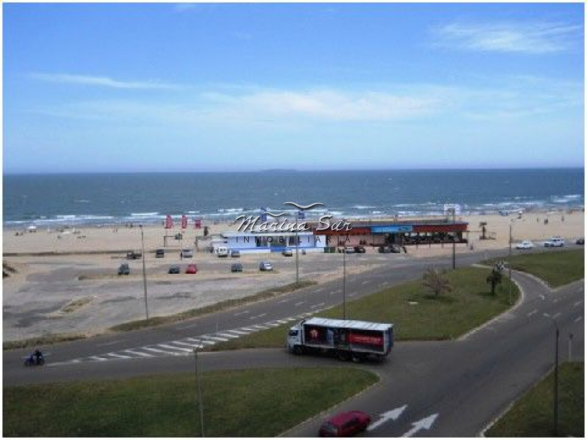Apartamento ID.19 - Apartamento de tres dormitorios en primera fila Playa Brava, Edificio Torre Imperiale.