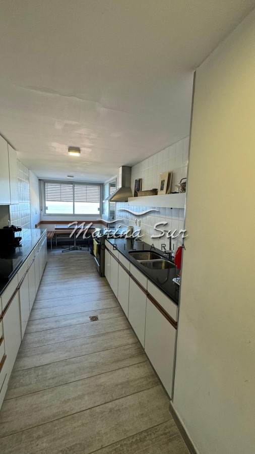 Apartamento ID.121 - Imperdible Primera Fila 3 dormitorios más servicio Alquiler de Verano