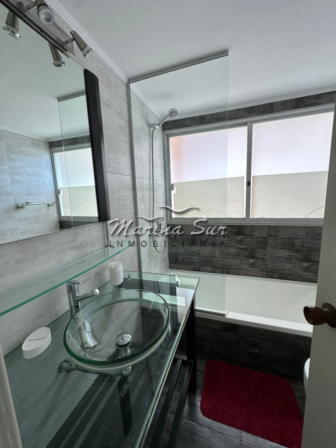 Apartamento ID.219 - Venta Primera Fila Playa Mansa 3 dormitorios más servicio completo