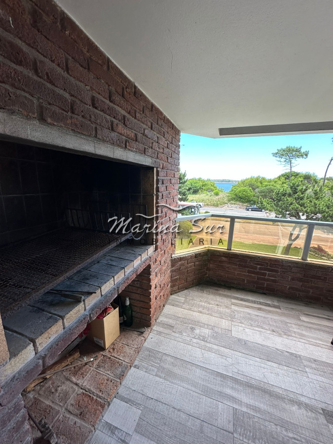 Apartamento ID.219 - Venta Primera Fila Playa Mansa 3 dormitorios más servicio completo