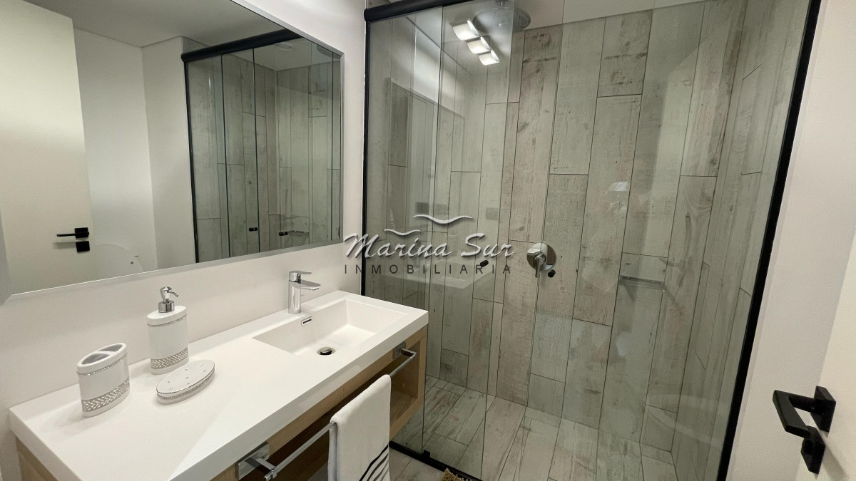 Apartamento ID.76 - En Venta y Alquiler Temporario Surfside 3 Dormitorios 4 Baños