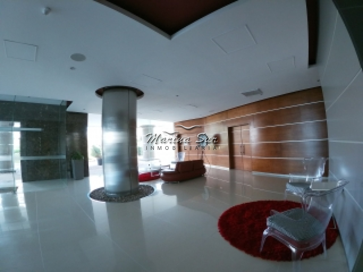 Apartamento ID.32 - Vendo Apartamento tres dormitorios y cuatro baños, amplia terraza con vista a la Playa Brava, inmejorables amenities y ubicación.
