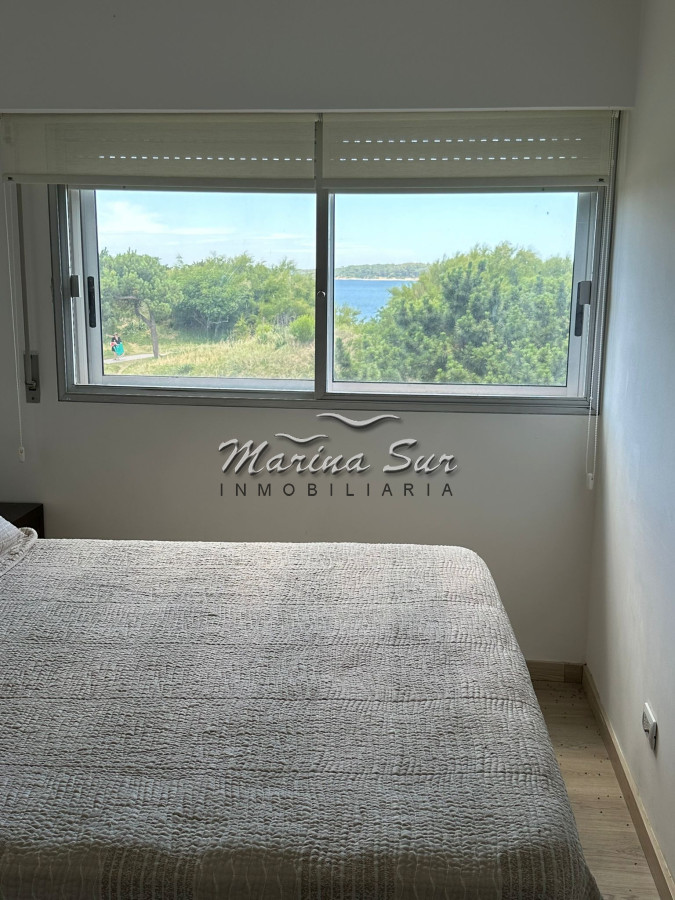 Apartamento ID.219 - Venta Primera Fila Playa Mansa 3 dormitorios más servicio completo