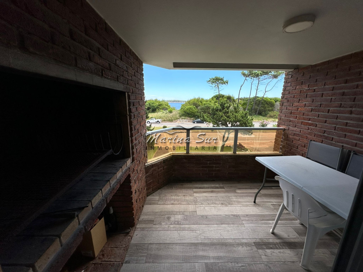 Apartamento ID.219 - Venta Primera Fila Playa Mansa 3 dormitorios más servicio completo