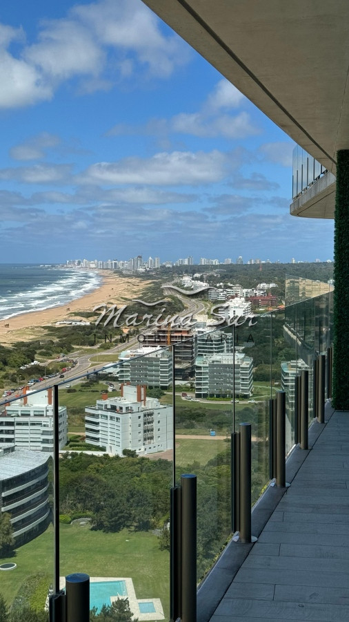 Apartamento ID.72 - Venta Apartamento Surfside 3 Dormitorios Piso Alto Sin Amoblar