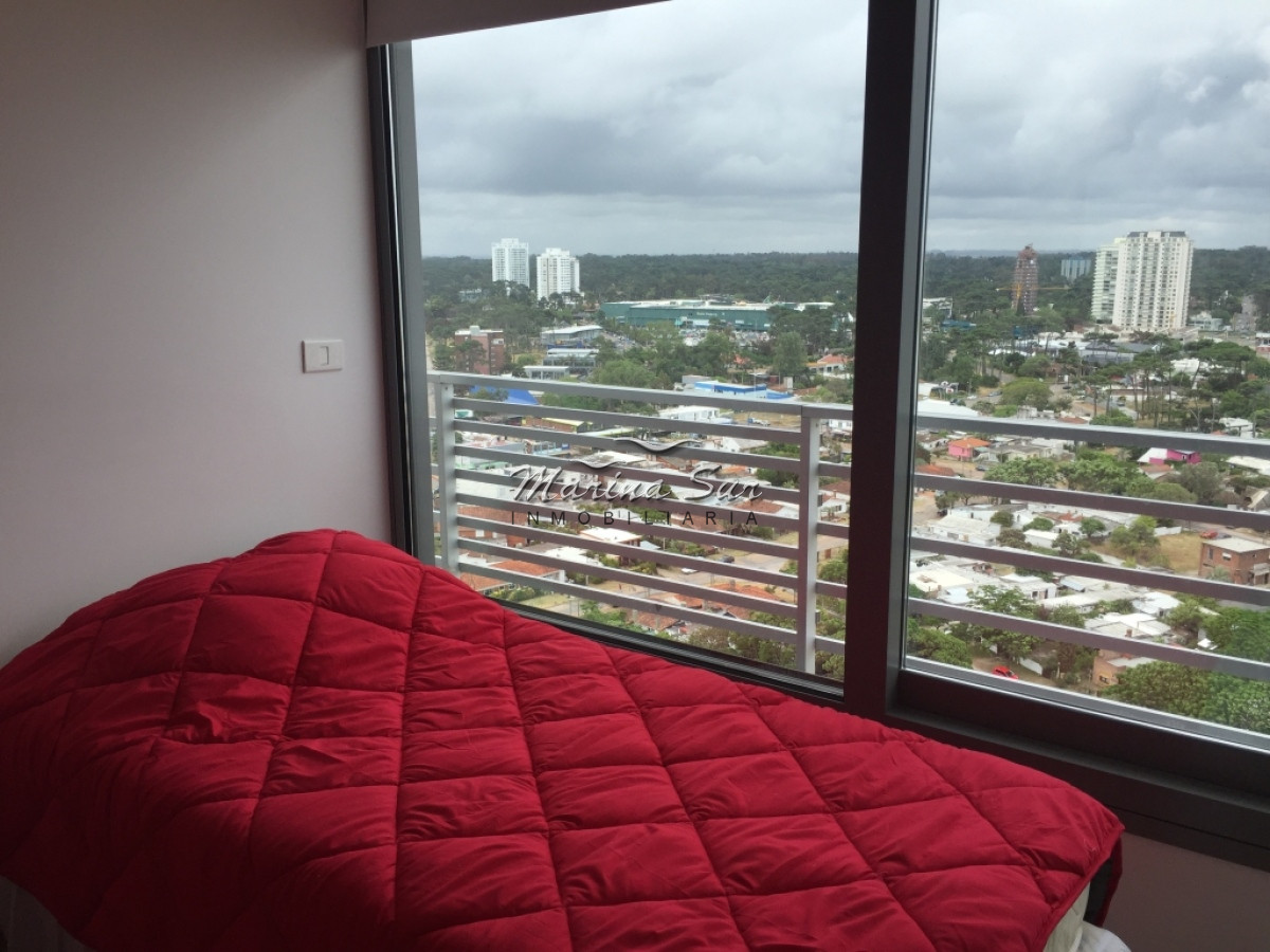 Apartamento ID.47 - Unidad disponible para la venta y alquiler temporal, Playa Mansa, Punta del Este, Uruguay.