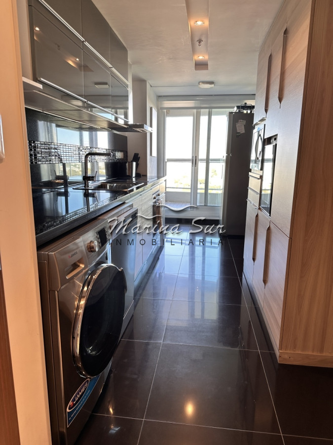 Apartamento ID.95 - Venta 2 Dormitorios en suite  mas dependencia y toilette Playa Brava 