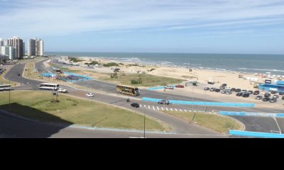 Apartamento de tres dormitorios en primera fila Playa Brava, Edificio Torre Imperiale.