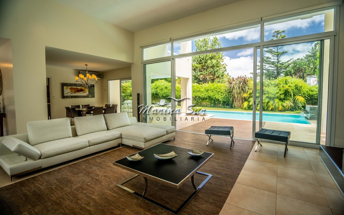 Casa ID.139 - Gran Casa en Venta en Boulevard Park - 4 dormitorios en suite