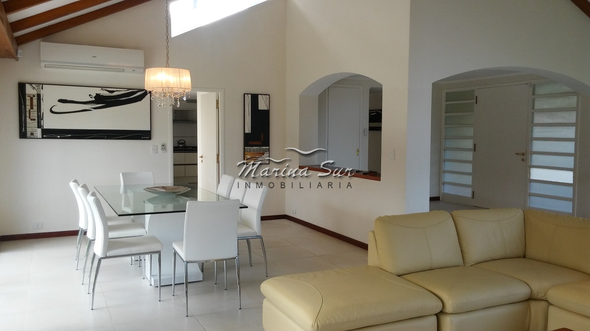 Casa ID.130 - Espectacular casa 4 dormitorios 4 baños y servicio