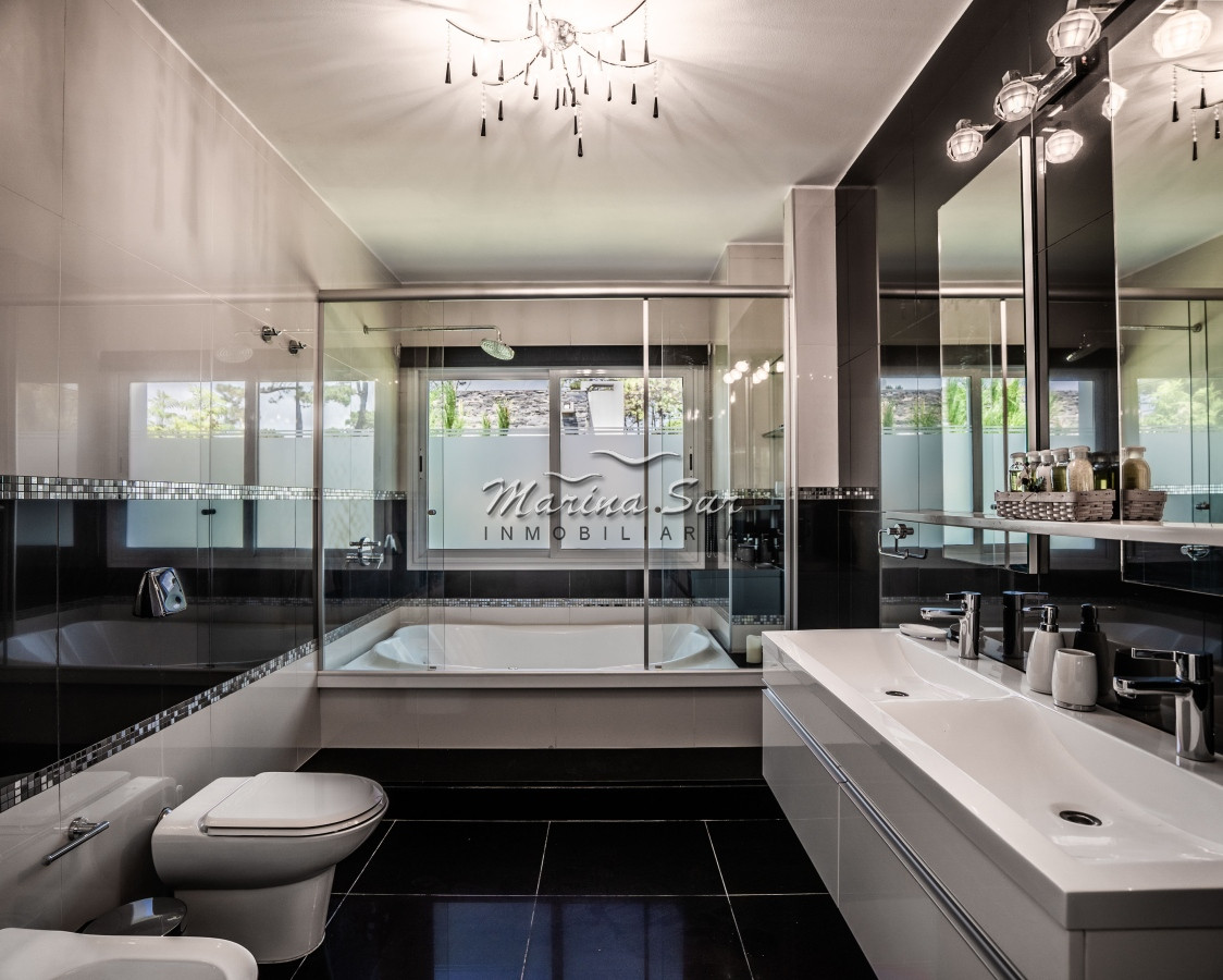 Casa ID.139 - Gran Casa en Venta en Boulevard Park - 4 dormitorios en suite