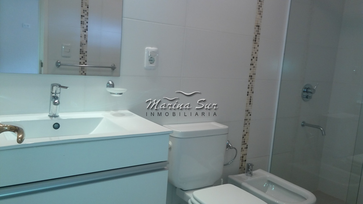 Casa ID.130 - Espectacular casa 4 dormitorios 4 baños y servicio