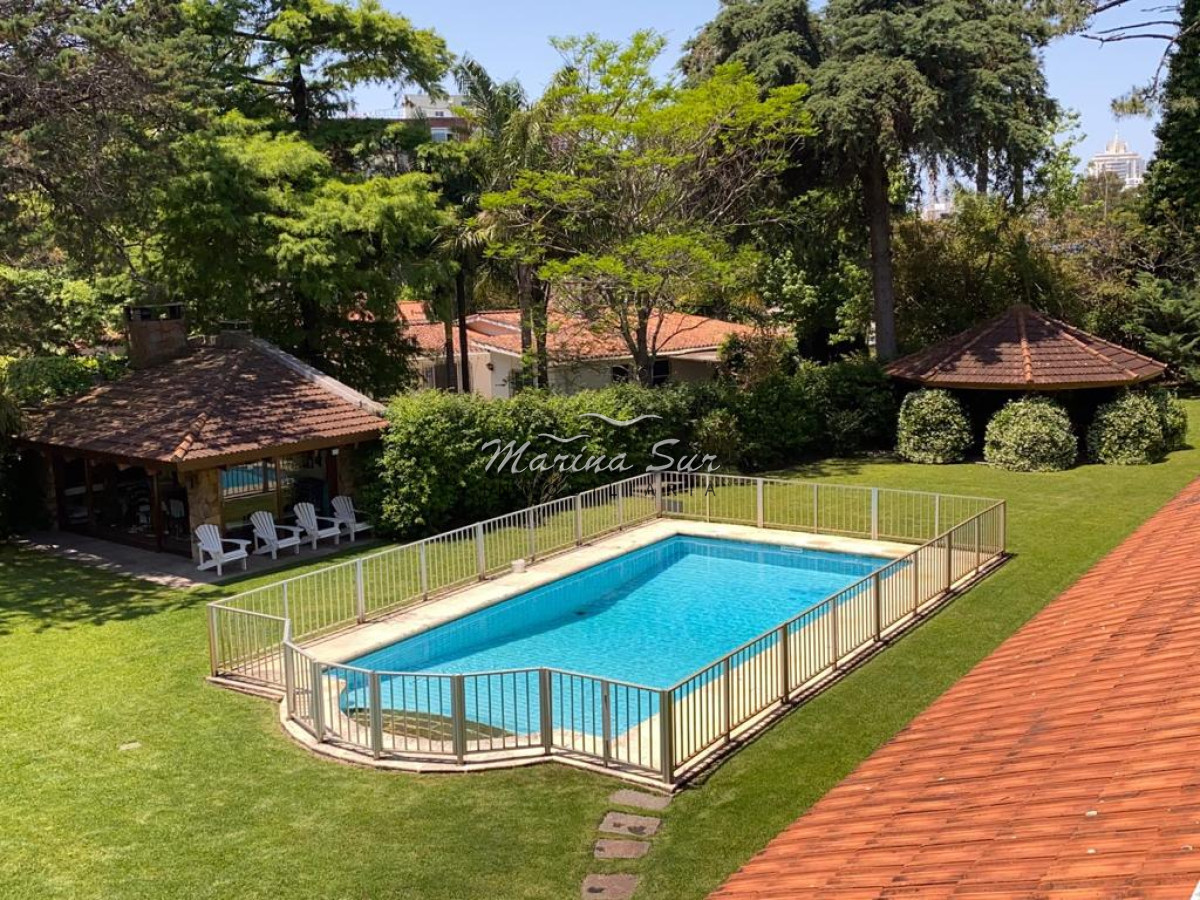 Casa ID.12 - Hermosa casa construida en sistema tradicional, zona residencial de Punta del Este cercana a colegios, Shopping, Playa.
