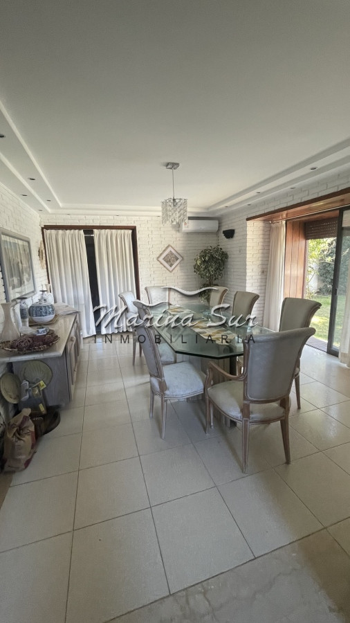 Casa ID.4 - Casa de cuatro dormitorios, cinco baños, parrillero, piscina, 