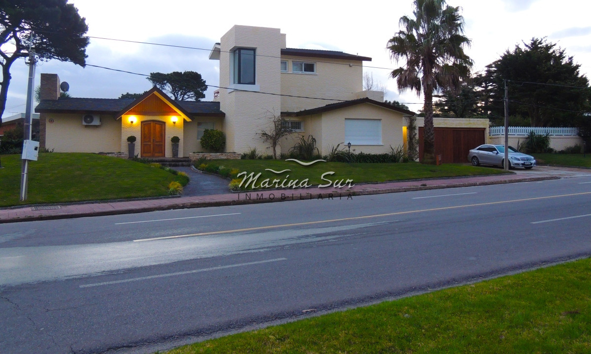 Casa ID.135 - Espectacular casa en Mansa 4 dormitorios