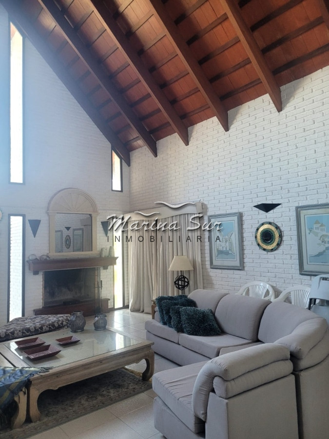 Casa ID.4 - Casa de cuatro dormitorios, cinco baños, parrillero, piscina, 