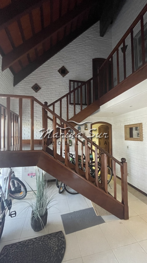 Casa ID.4 - Casa de cuatro dormitorios, cinco baños, parrillero, piscina, 