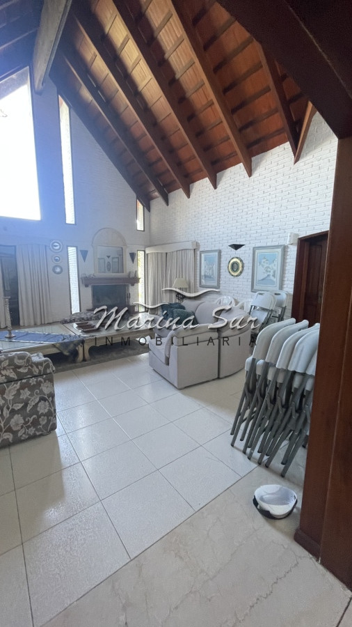 Casa ID.4 - Casa de cuatro dormitorios, cinco baños, parrillero, piscina, 