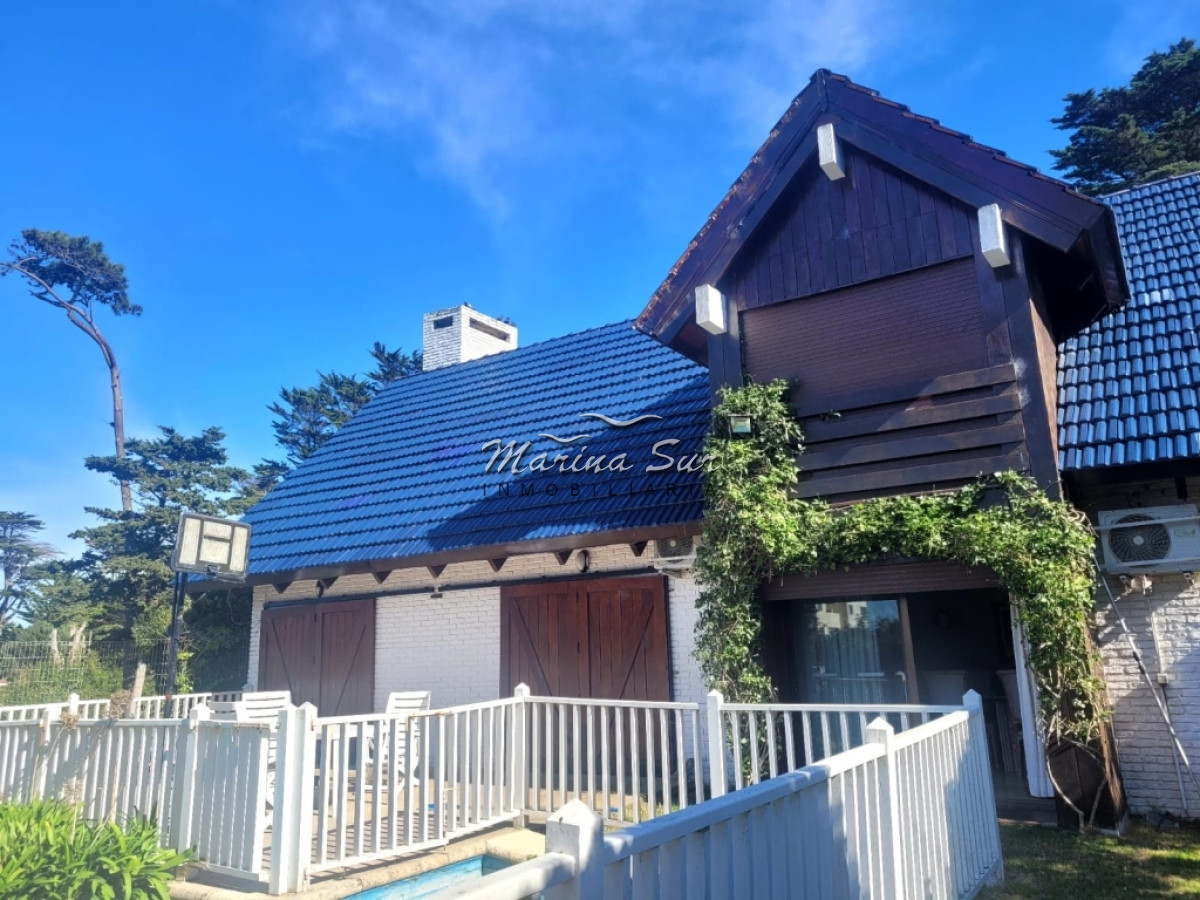 Casa ID.4 - Casa de cuatro dormitorios, cinco baños, parrillero, piscina, 