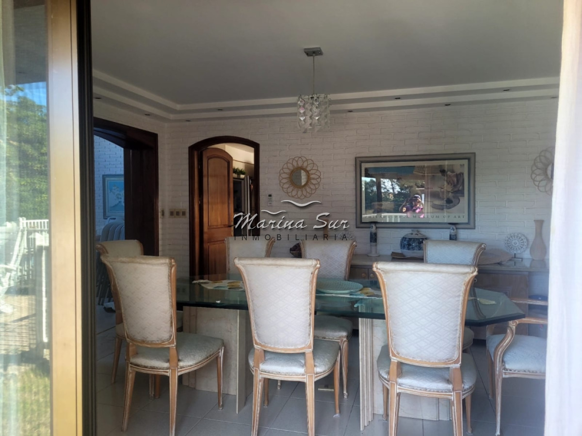 Casa ID.4 - Casa de cuatro dormitorios, cinco baños, parrillero, piscina, 