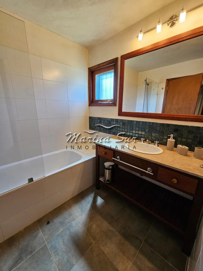 Casa ID.177 - Espectacular Casa Alquiler parada 30 Brava 3 Dormitorios en Suite más Dependencia Completa