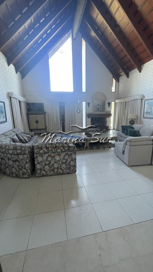 Casa ID.4 - Casa de cuatro dormitorios, cinco baños, parrillero, piscina, 