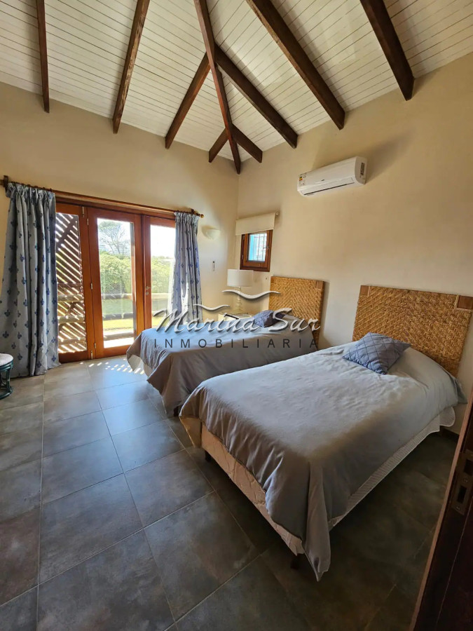Casa ID.177 - Espectacular Casa Alquiler parada 30 Brava 3 Dormitorios en Suite más Dependencia Completa