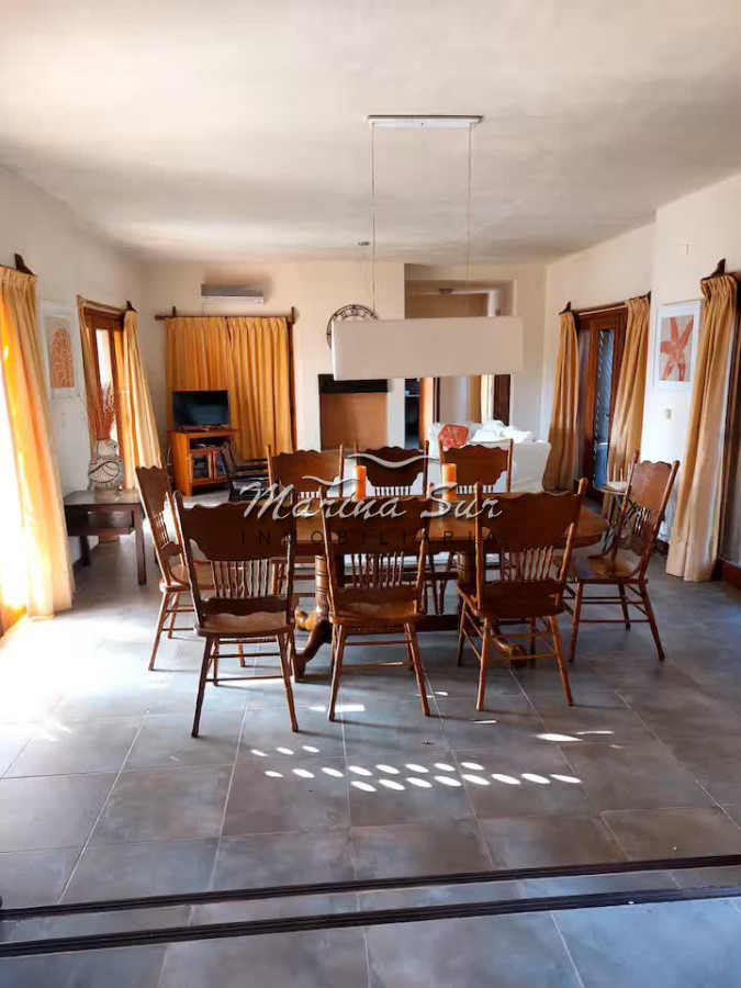 Casa ID.178 - Espectacular Casa Alquiler parada 30 Brava 4 Dormitorios en Suite más Dependencia Completa